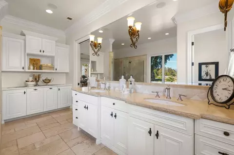 Bath - 10095 Pomo Pl, Gilroy, CA 95020 photo 2 of 5