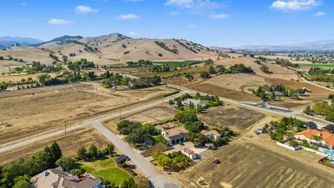View/Area - 10095 Pomo Pl, Gilroy, CA 95020 photo 4 of 6