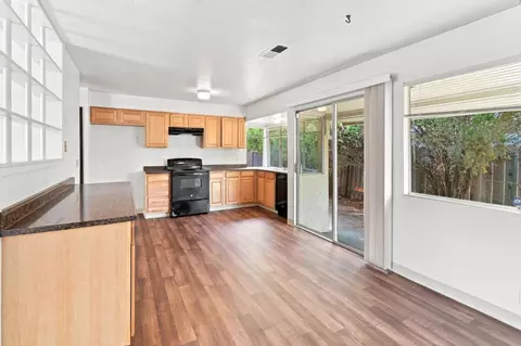 Kitchen - 2338 Bobwhite Ct, Fairfield, CA 94533 photo 2 of 4