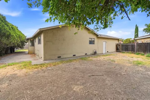 Exterior - 2338 Bobwhite Ct, Fairfield, CA 94533 photo 6 of 8