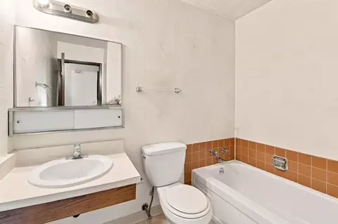 Bath - 2338 Bobwhite Ct, Fairfield, CA 94533 photo 2 of 2
