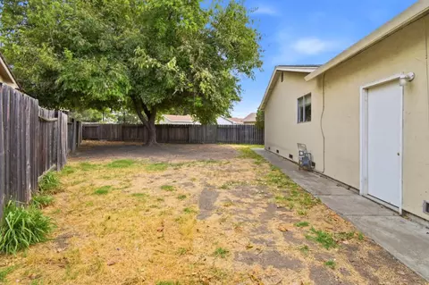 Exterior - 2338 Bobwhite Ct, Fairfield, CA 94533 photo 5 of 8