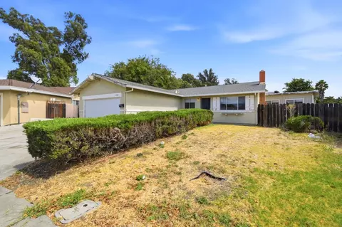 Exterior - 2338 Bobwhite Ct, Fairfield, CA 94533 photo 2 of 8