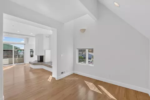 Living - 460 Lake Ave, Santa Cruz, CA 95062 photo 11 of 14