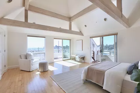 Bedroom - 460 Lake Ave, Santa Cruz, CA 95062 photo 2 of 6