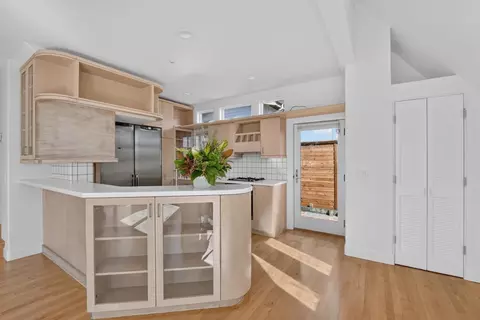 Kitchen - 460 Lake Ave, Santa Cruz, CA 95062 photo 2 of 10