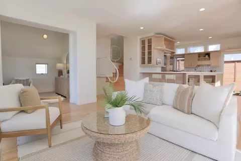 Living - 460 Lake Ave, Santa Cruz, CA 95062 photo 2 of 14