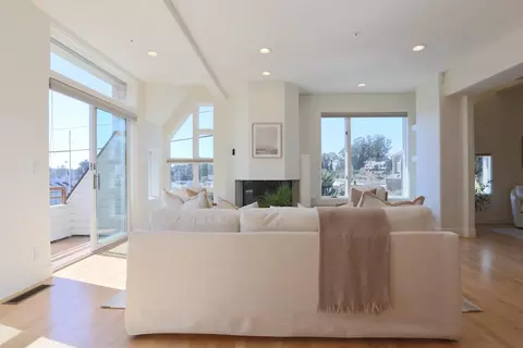 Living - 460 Lake Ave, Santa Cruz, CA 95062 photo 3 of 14