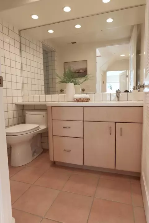 Bath - 460 Lake Ave, Santa Cruz, CA 95062 photo 3 of 6