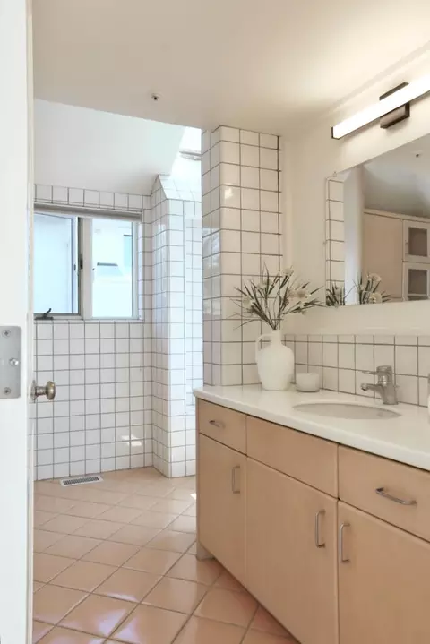 Bath - 460 Lake Ave, Santa Cruz, CA 95062 photo 1 of 6
