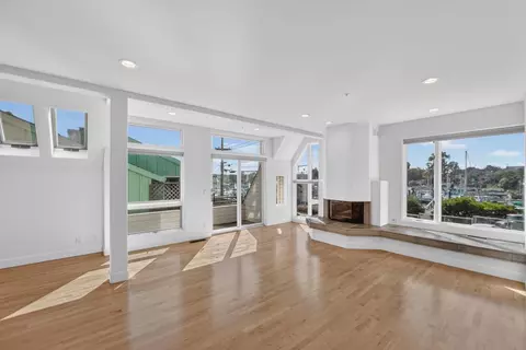 Living - 460 Lake Ave, Santa Cruz, CA 95062 photo 7 of 14