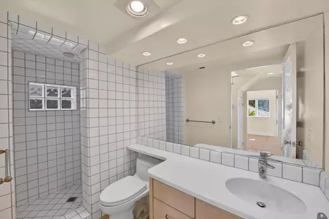 Bath - 460 Lake Ave, Santa Cruz, CA 95062 photo 6 of 6