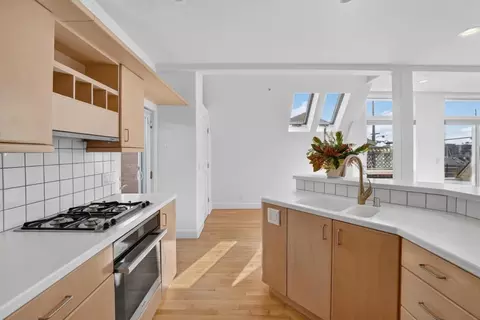 Kitchen - 460 Lake Ave, Santa Cruz, CA 95062 photo 8 of 10