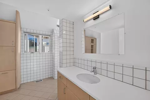 Bath - 460 Lake Ave, Santa Cruz, CA 95062 photo 4 of 6