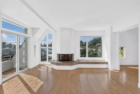 Living - 460 Lake Ave, Santa Cruz, CA 95062 photo 8 of 14