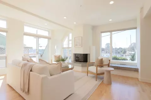 Living - 460 Lake Ave, Santa Cruz, CA 95062 photo 1 of 14
