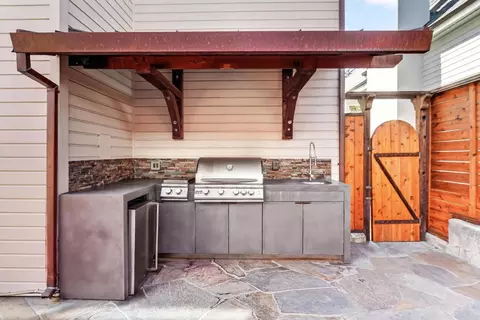 Kitchen - 460 Lake Ave, Santa Cruz, CA 95062 photo 10 of 10