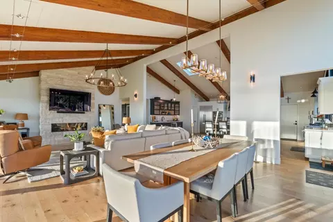 Dining - 145 Coy Dr, Watsonville, CA 95076 photo 2 of 4