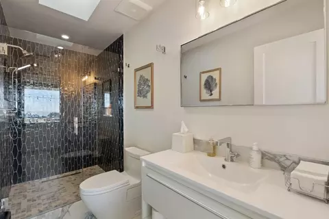 Bath - 145 Coy Dr, Watsonville, CA 95076 photo 9 of 10