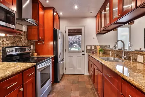 Kitchen - 248 E Red Oak Dr E, Sunnyvale, CA 94086 photo 1 of 3