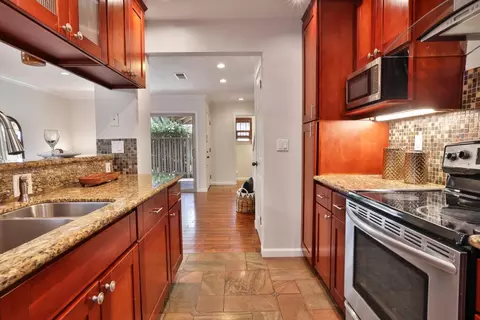 Kitchen - 248 E Red Oak Dr E, Sunnyvale, CA 94086 photo 2 of 3