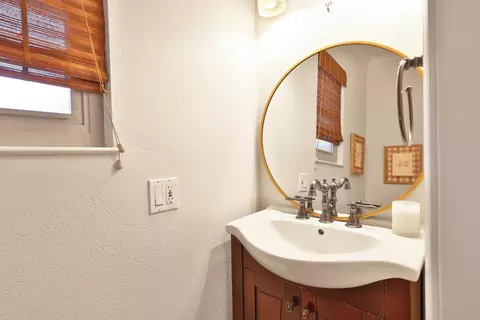 Bath - 248 E Red Oak Dr E, Sunnyvale, CA 94086 photo 1 of 1