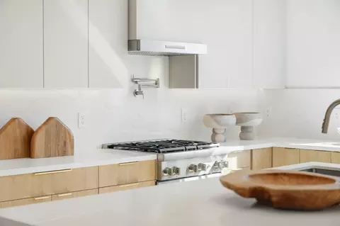 Kitchen - 202 Thompson Ave, Mountain View, CA 94043 photo 6 of 9