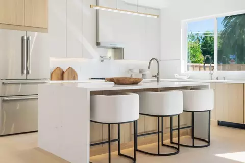 Kitchen - 202 Thompson Ave, Mountain View, CA 94043 photo 5 of 9
