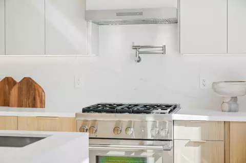 Kitchen - 202 Thompson Ave, Mountain View, CA 94043 photo 9 of 9
