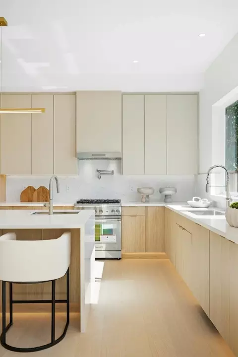 Kitchen - 202 Thompson Ave, Mountain View, CA 94043 photo 8 of 9