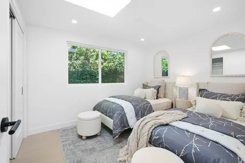 Bedroom - 202 Thompson Ave, Mountain View, CA 94043 photo 12 of 14
