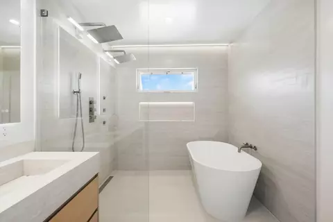 Bath - 202 Thompson Ave, Mountain View, CA 94043 photo 4 of 10
