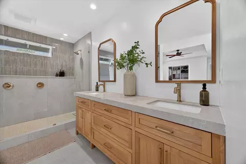 Bath - 23007 Espada Dr, Salinas, CA 93908 photo 4 of 7