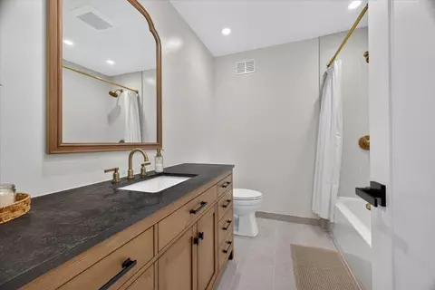 Bath - 23007 Espada Dr, Salinas, CA 93908 photo 5 of 7