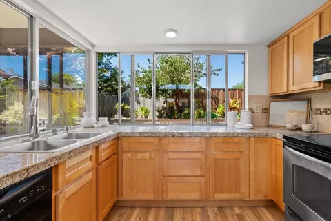 Kitchen - 6053 Thurber Ln, Santa Cruz, CA 95065 photo 4 of 5