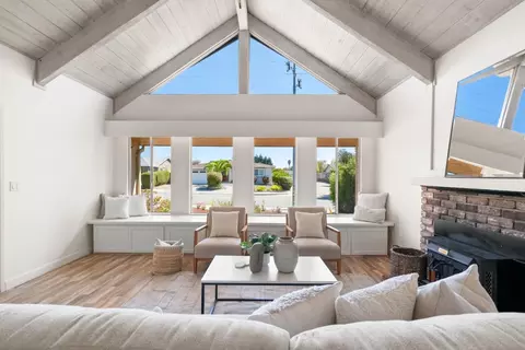 Living - 6053 Thurber Ln, Santa Cruz, CA 95065 photo 2 of 3