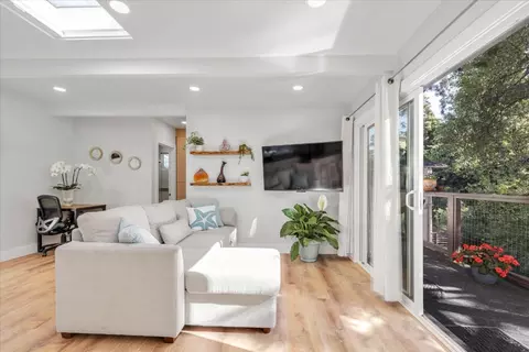 Living - 539 Riverview Dr, Capitola, CA 95010 photo 2 of 3