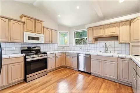 Kitchen - 430-434 Franklin St, Mountain View, CA 94041 photo 3 of 9