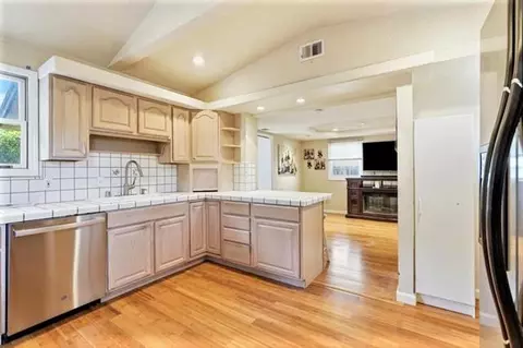 Kitchen - 430-434 Franklin St, Mountain View, CA 94041 photo 1 of 9