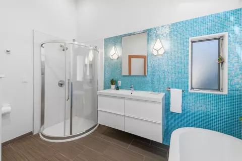 Bath - 5300 Glen Haven Rd, Soquel, CA 95073 photo 5 of 7