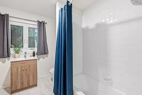 Bath - 5300 Glen Haven Rd, Soquel, CA 95073 photo 6 of 7