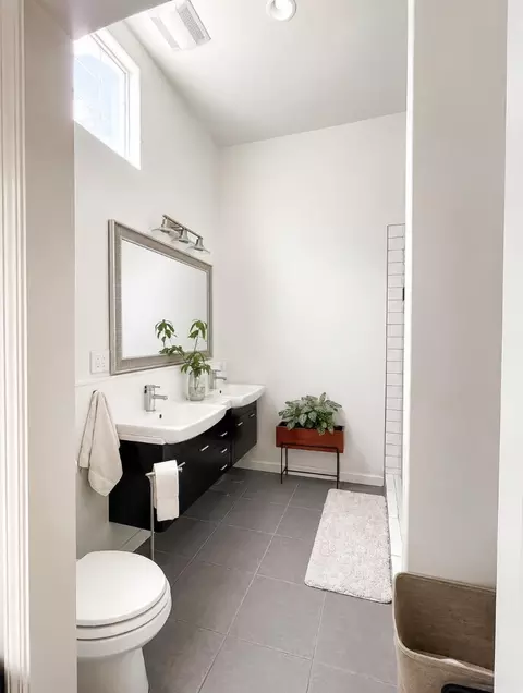 Bath - 231 Montclair Ln, Salinas, CA 93906 photo 3 of 4