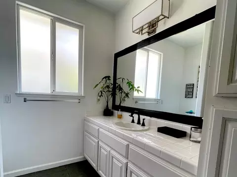 Bath - 231 Montclair Ln, Salinas, CA 93906 photo 2 of 4