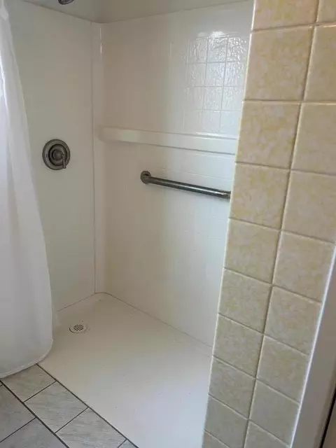 Bath - Crescent Way, Salinas, CA 93906 photo 2 of 2