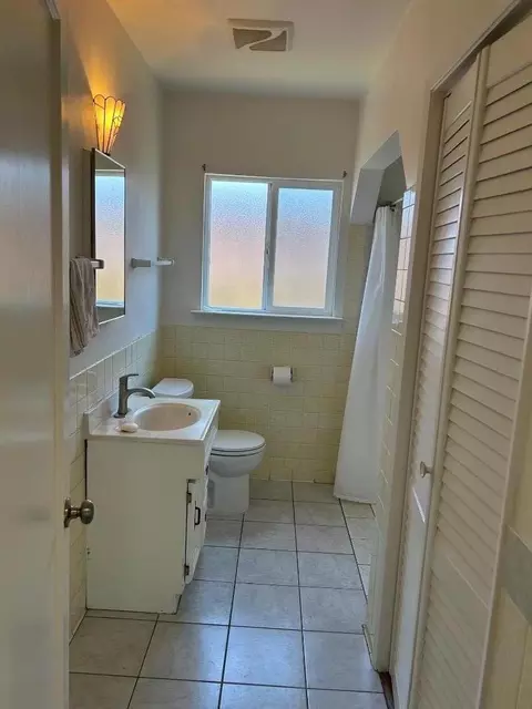 Bath - Crescent Way, Salinas, CA 93906 photo 1 of 2