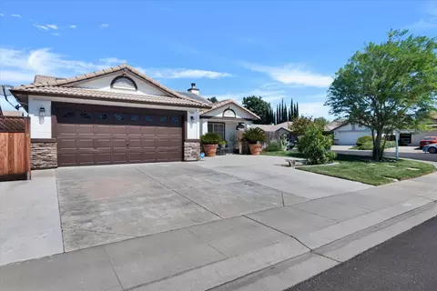 Exterior - 1093 Lambdin St, Manteca, CA 95336 photo 4 of 9