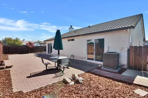 Exterior - 1093 Lambdin St, Manteca, CA 95336 photo 8 of 9