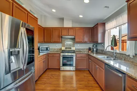 Kitchen - 1093 Lambdin St, Manteca, CA 95336 photo 3 of 3
