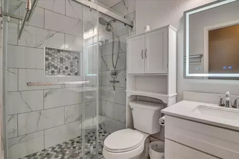 Bath - 1093 Lambdin St, Manteca, CA 95336 photo 3 of 3