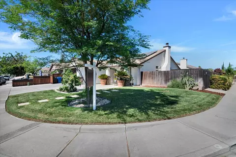 Exterior - 1093 Lambdin St, Manteca, CA 95336 photo 3 of 9